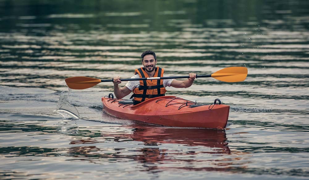Man red kayak