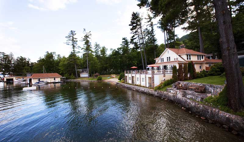 Lodge directly on lake george